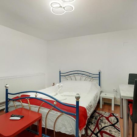 Stone Gate Apartment #3 Boekarest Buitenkant foto